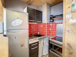 Fridge, coffee/tea maker, toaster