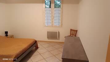 2 bedrooms, iron/ironing board