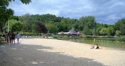 VILLA QUERCY PÉRIGORD NOIR. BETWEEN SARLAT AND ROCAMADOUR (6 people maximum)