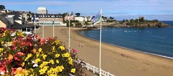 T2 apartment for 4 people "feet in the water" (beach 20 meters)