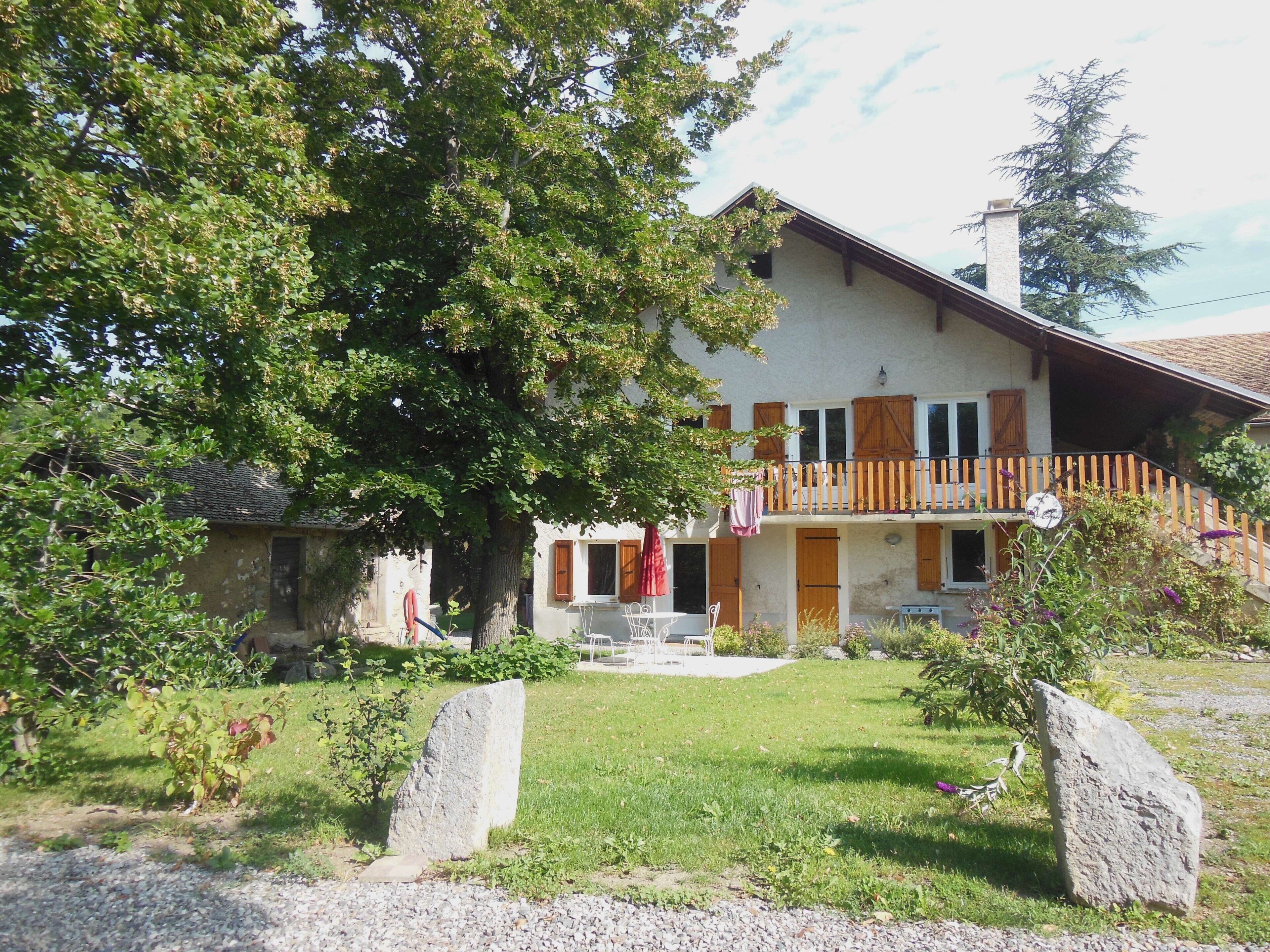 GAP, calm and view, ground floor of house, apartment. T2 with gardens and parking.