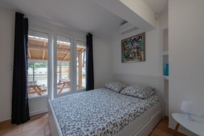 3 bedrooms, iron/ironing board, travel cot, WiFi