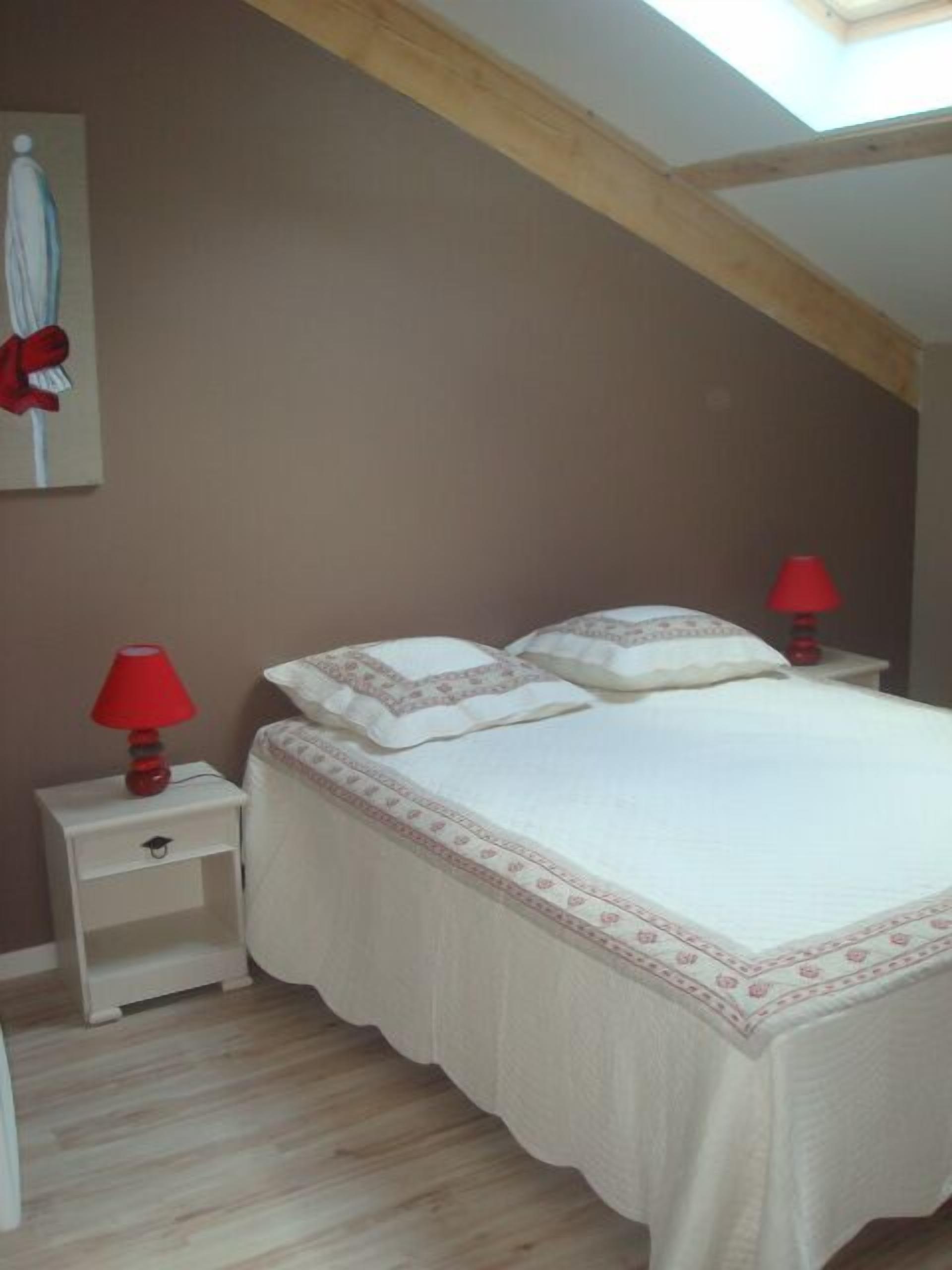 GîTE SPACIOUS, COMFORTABLE, QUIET IN THE HEART OF THE HILLS