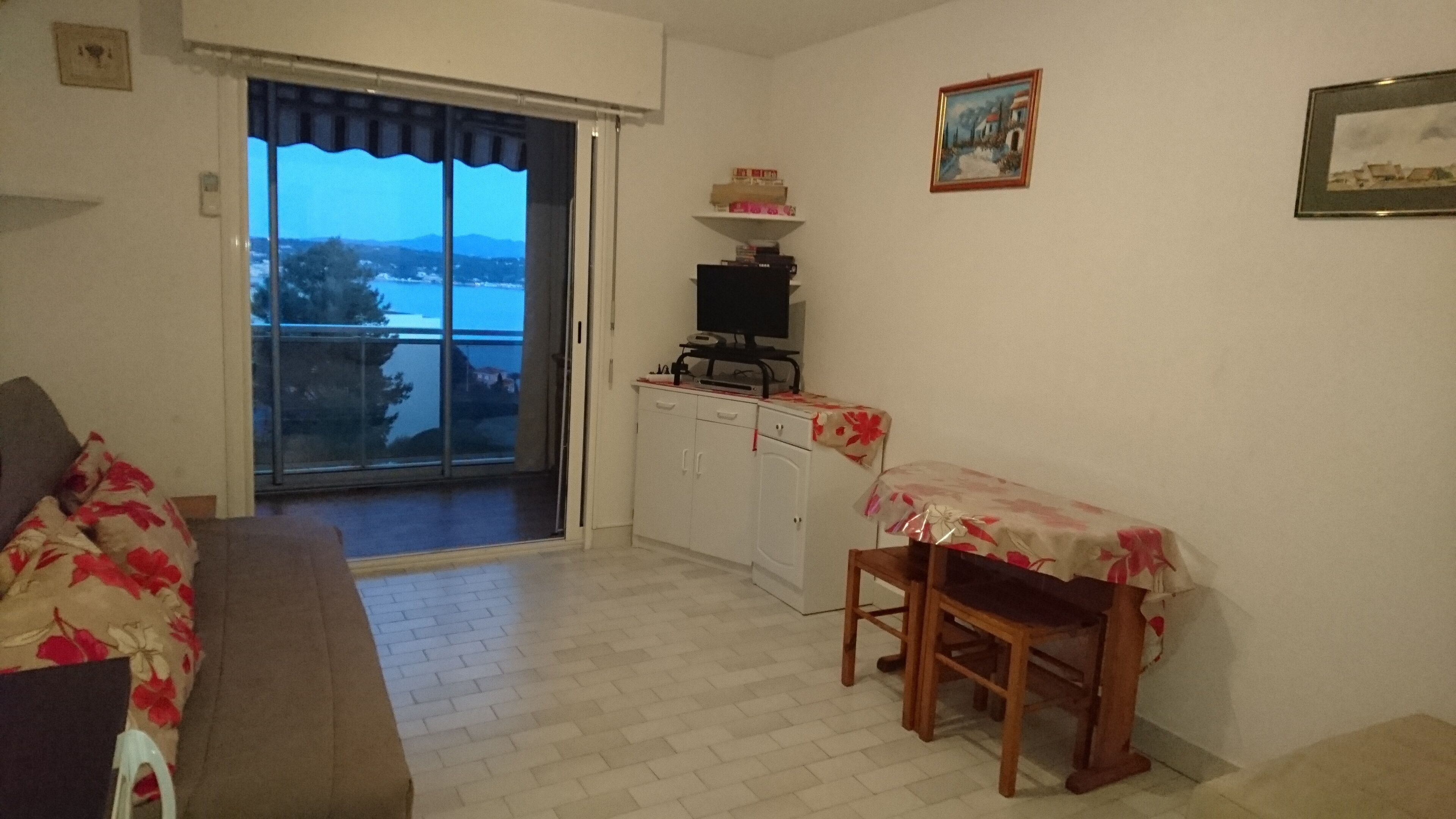Quiet apartment with sea view, air conditioned