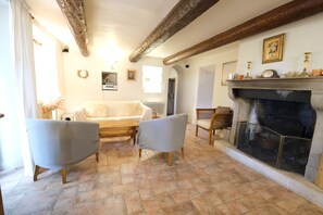 Télévision, cheminée