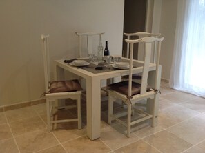 Dining - Single storey T2 villa adjoining villa under the pines (Venelles)