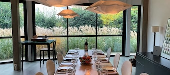 Arcachon architect-designed villa, 210 m2, heated pool in season, walking distance to beach.
