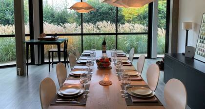 Arcachon architect-designed villa, 210 m2, heated pool in season, walking distance to beach.