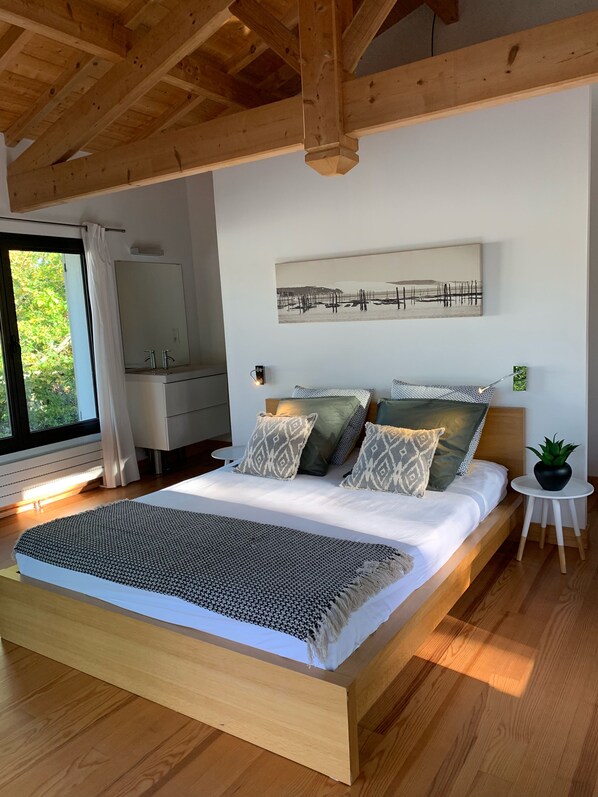 5 bedrooms, iron/ironing board, travel cot, free WiFi