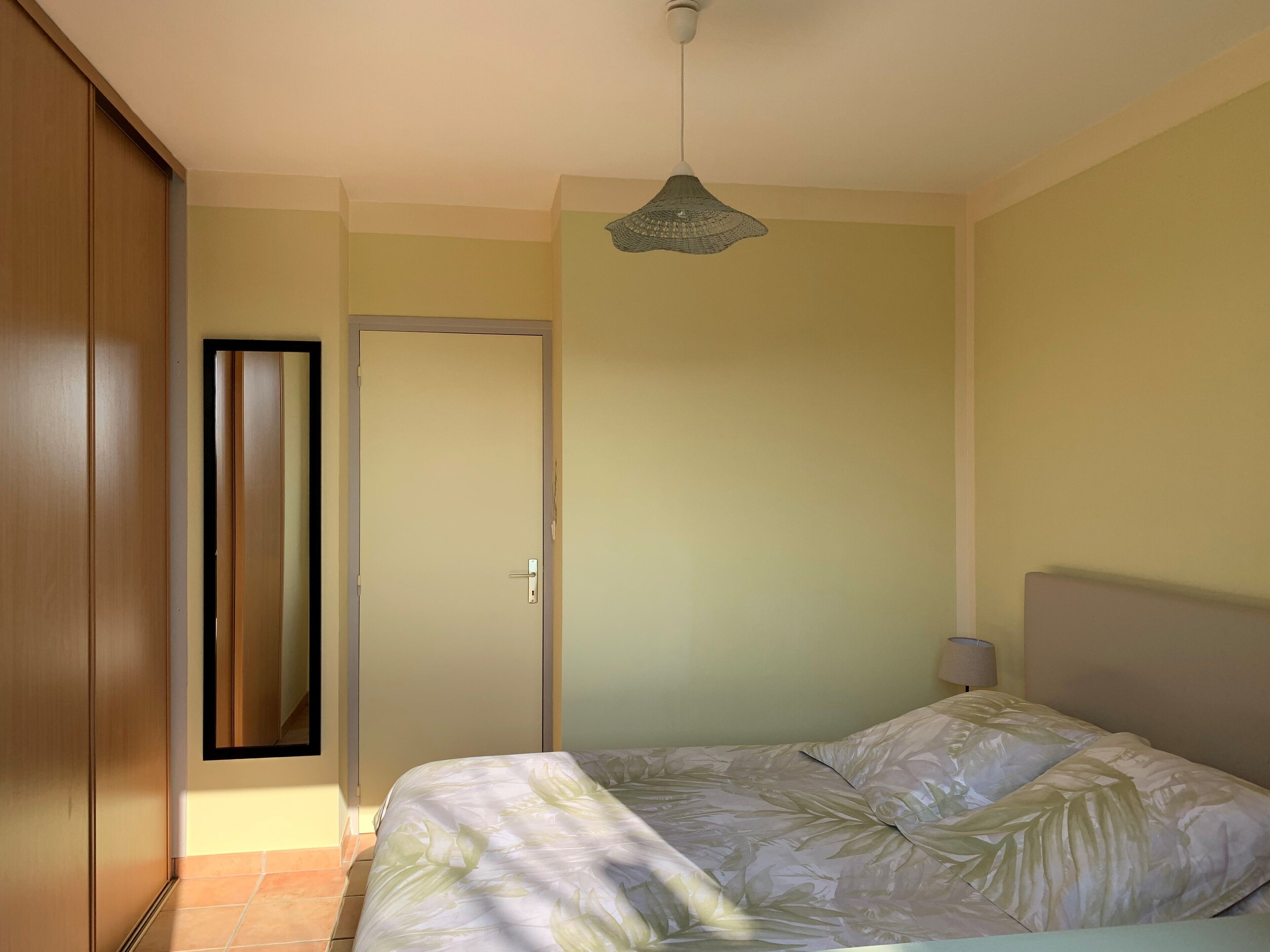 Comfortable cottage in a wooded area by the pool near Sarlat