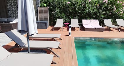 Alpilles Luberon, Mas 4 étoiles, climatisé, piscine chauffée, 9 chambres 7 SDB
