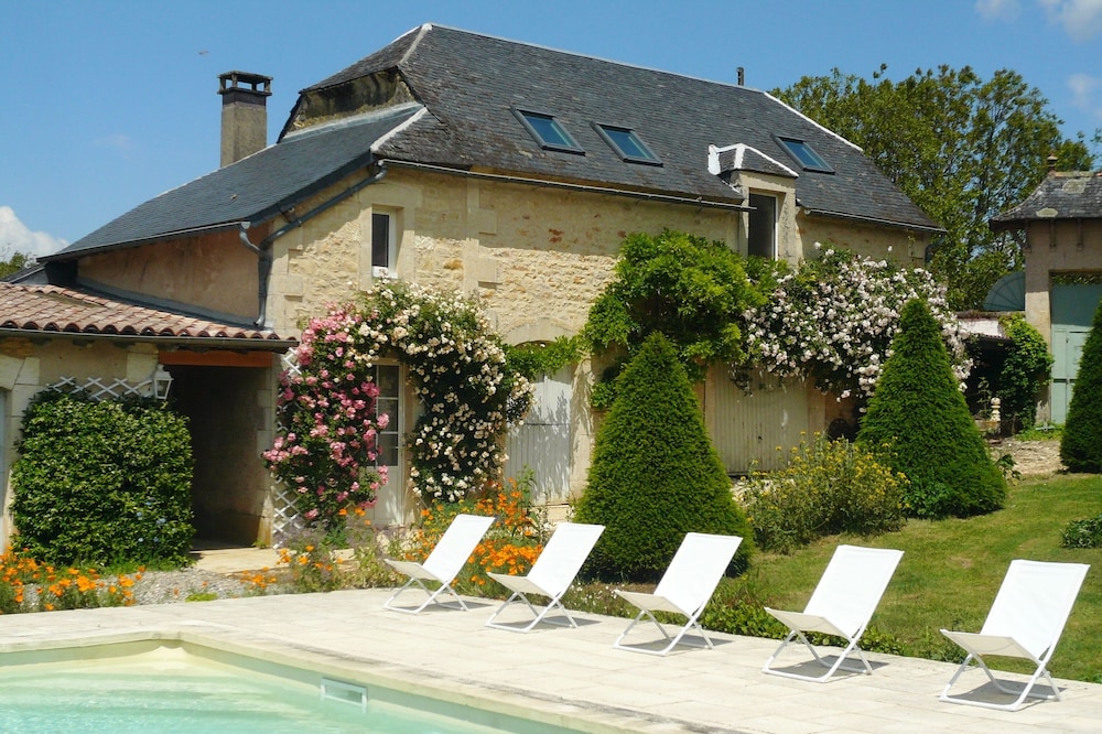 Périgord Noir in a green setting