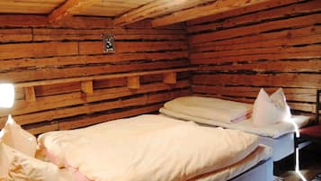 Tabla de planchar con plancha, cunas, wifi gratis y ropa de cama