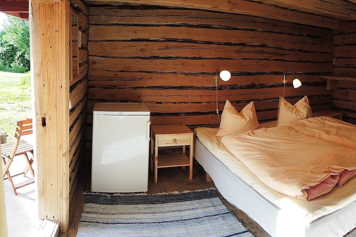 Double Room, 1 Queen Bed, No Windows, Garden View