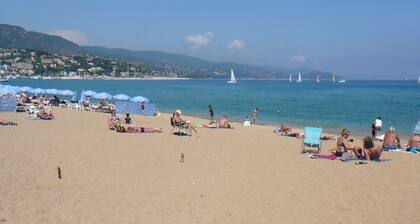 Superbe appartement - Le Lavandou Galiote - Vue mer 180° - Pieds dans l'eau