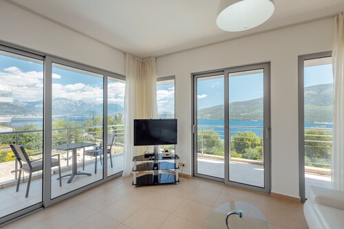 Luxurious Apartment - Stunning views over Kotor Bay - Shared Infinity Pool