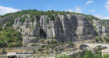 CASA, climatizada y spa en Vallon Pont d'Arc, buen ambiente