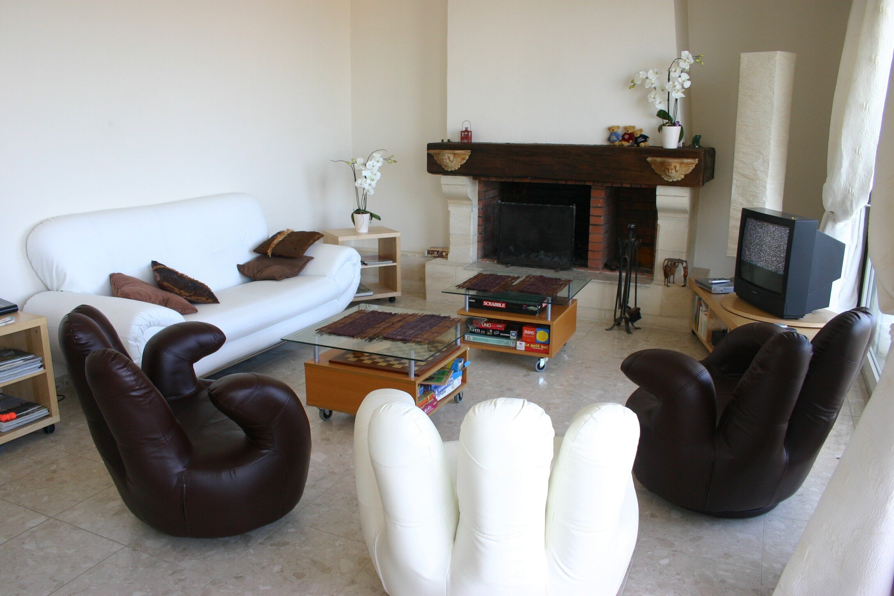 BEAUTIFUL VILLA OF 400 M2 THE WATERFRONT