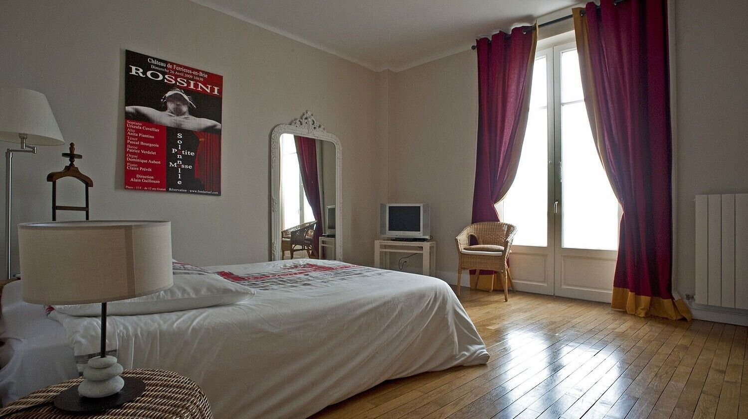 BEAUTIFUL VILLA OF 400 M2 THE WATERFRONT