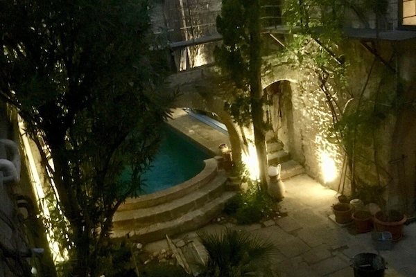 éclairage nocturne patio , jardin , piscine pour les soirées fraiches