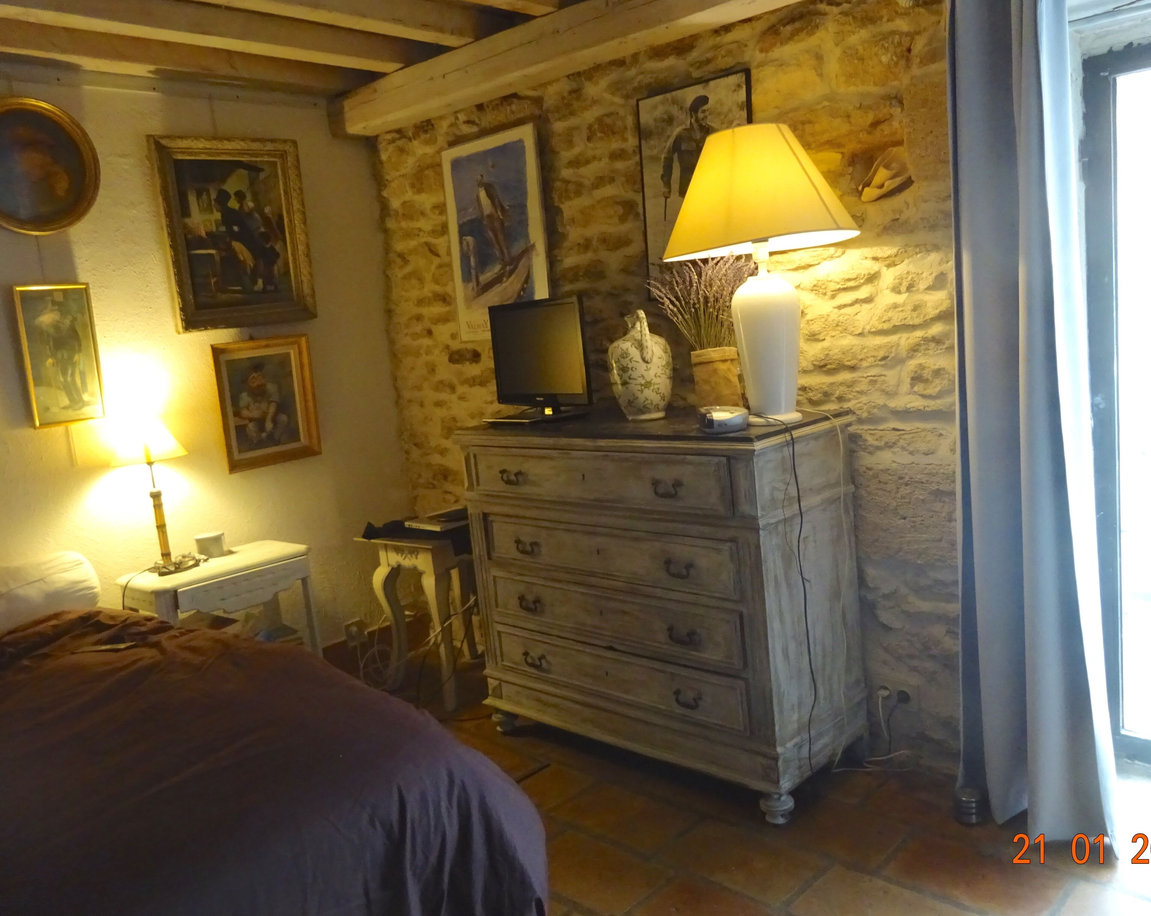 3 chambres, bureau, fer et planche à repasser, lit parapluie