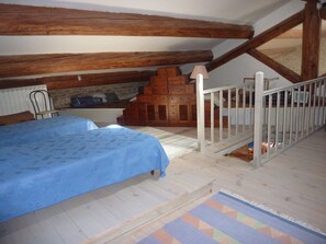 3 bedrooms, desk, iron/ironing board, travel crib