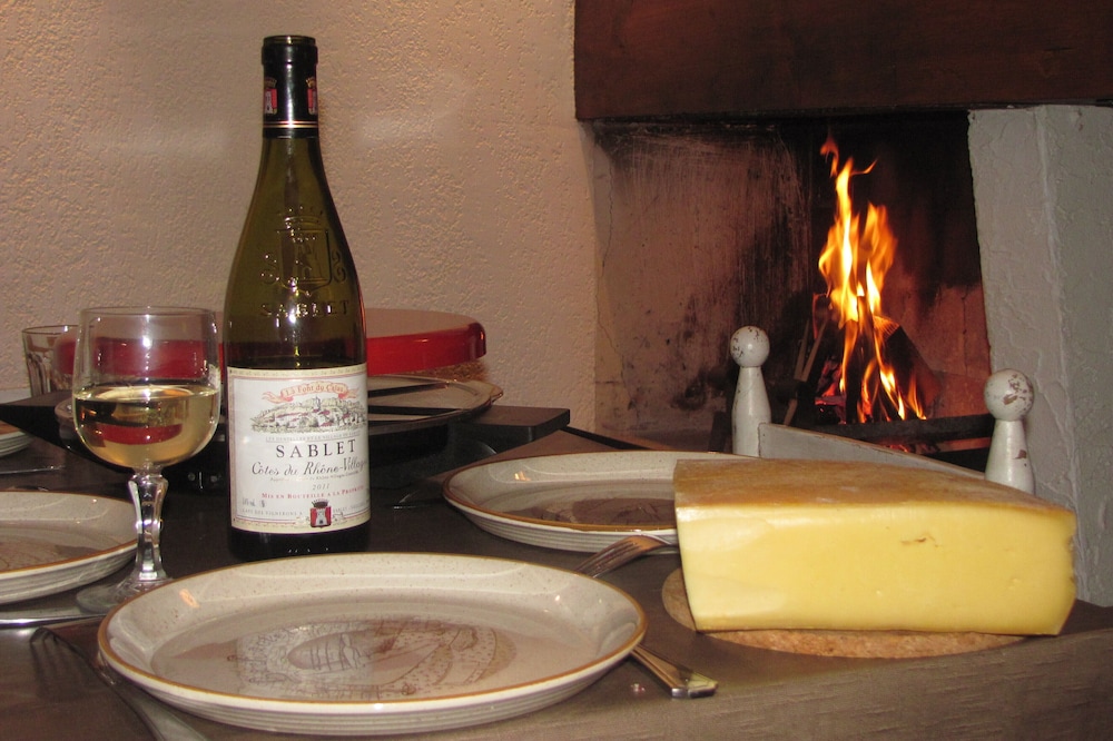 APARTMENT IN CHALET FOR 5 PEOPLE FACING MONT BLANC