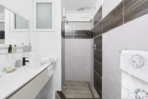 Shower, towels