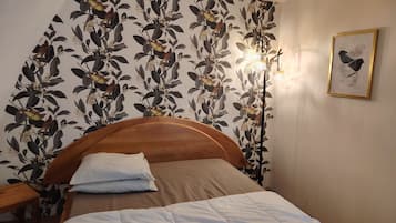 2 bedrooms, iron/ironing board, free WiFi