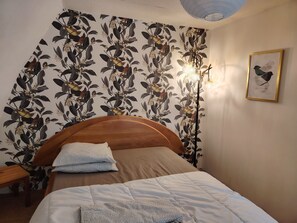 2 bedrooms, iron/ironing board, free WiFi