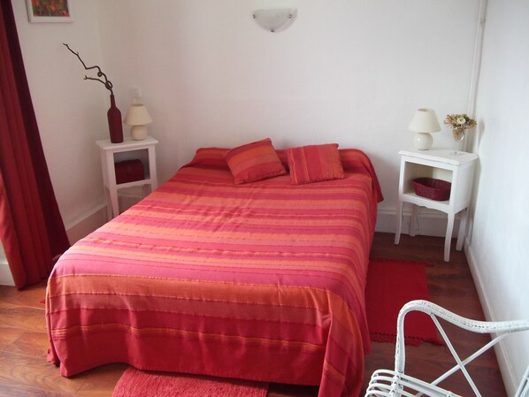 1 bedroom, iron/ironing board