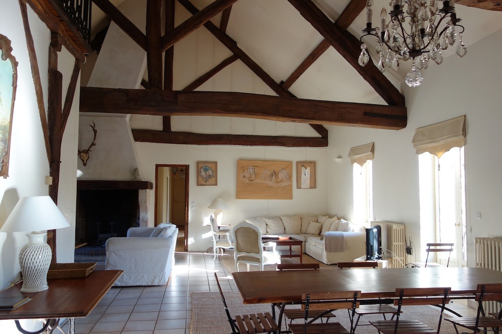 Charming gite - 12 p., 18 Km from Disneyland (45 km from Paris)