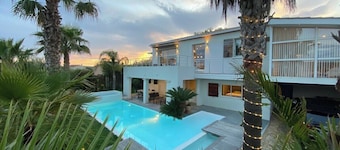 Villa 190m² 8 personer, opvarmet swimmingpool, enestående udsigt, eksotisk have