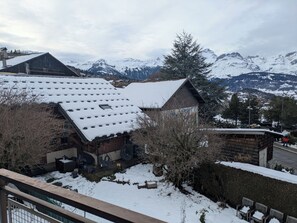 Property grounds - Apartment in the center of the village of Combloux (Combloux)