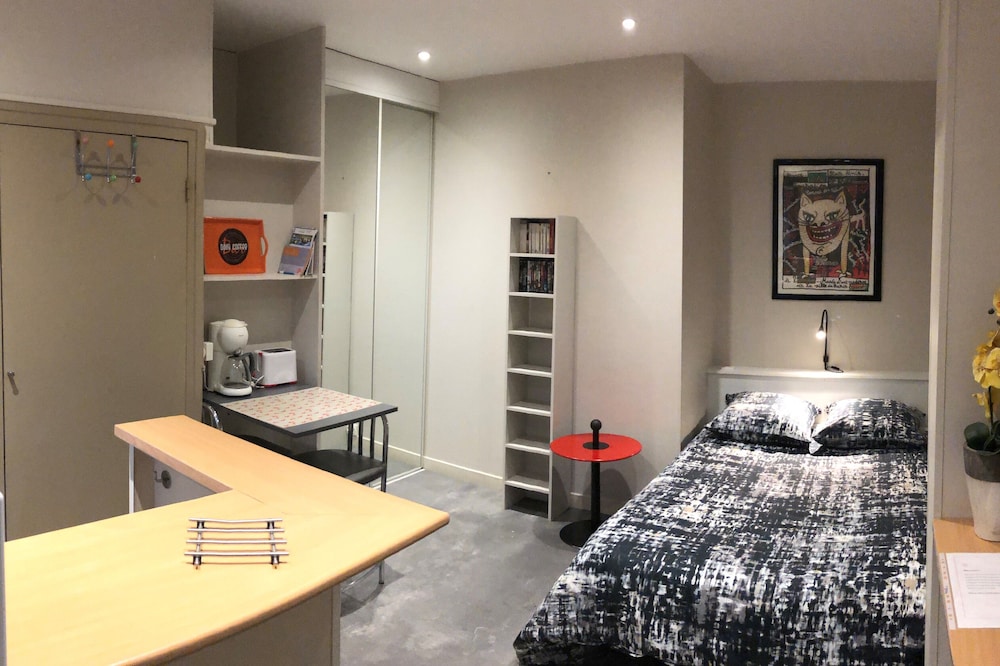 Independent studio furnished central