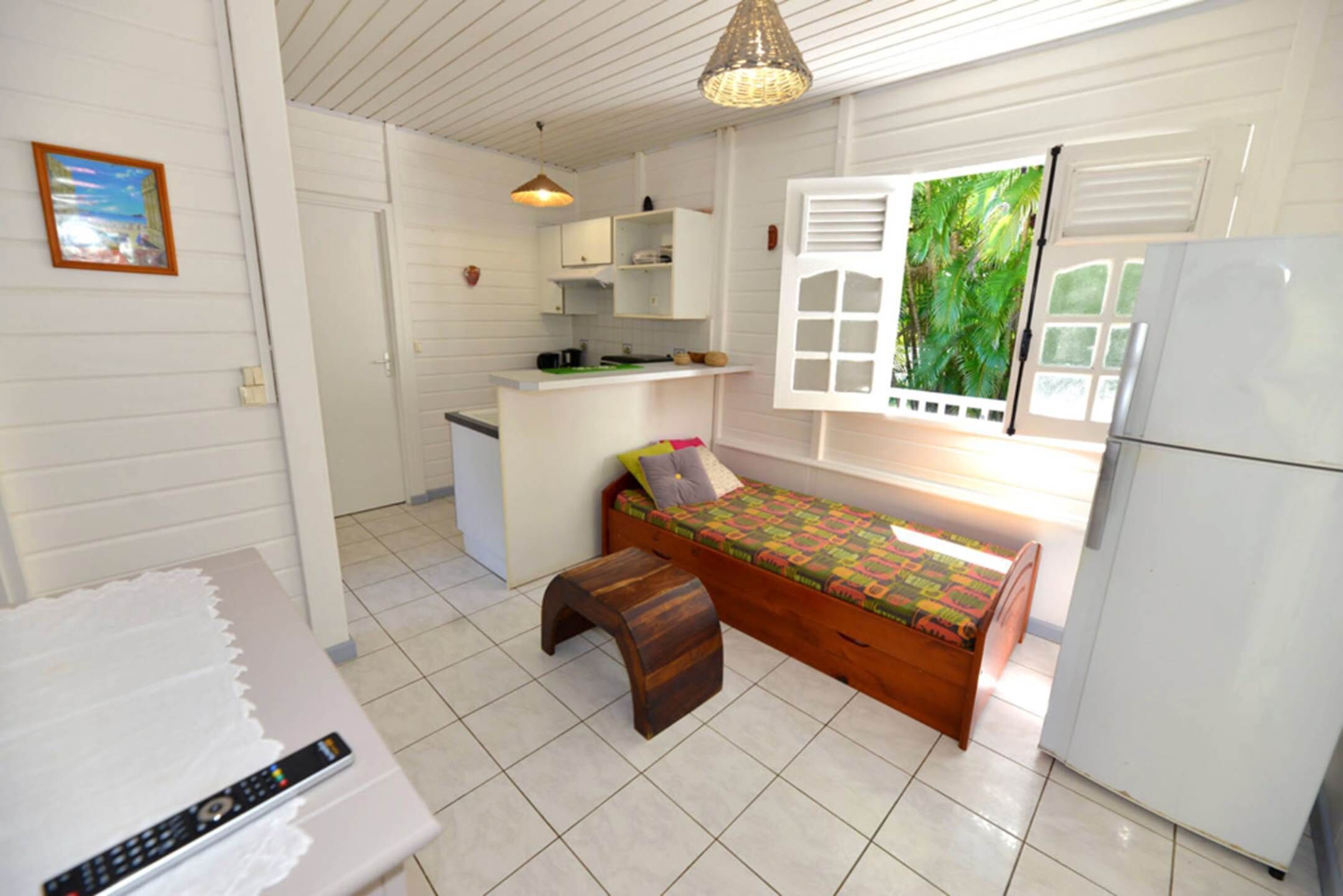 Fridge, microwave, oven, coffee/tea maker