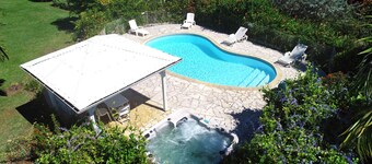 BUNGALOWS POOL JACUZZI