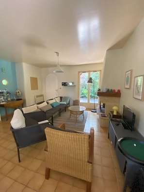 TV, fireplace, DVD player, table tennis - Villa 5 minutes from the beach, ideal for vacations with family or friends! (Lège-Cap-Ferret)