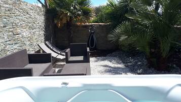 Bain à remous extérieur