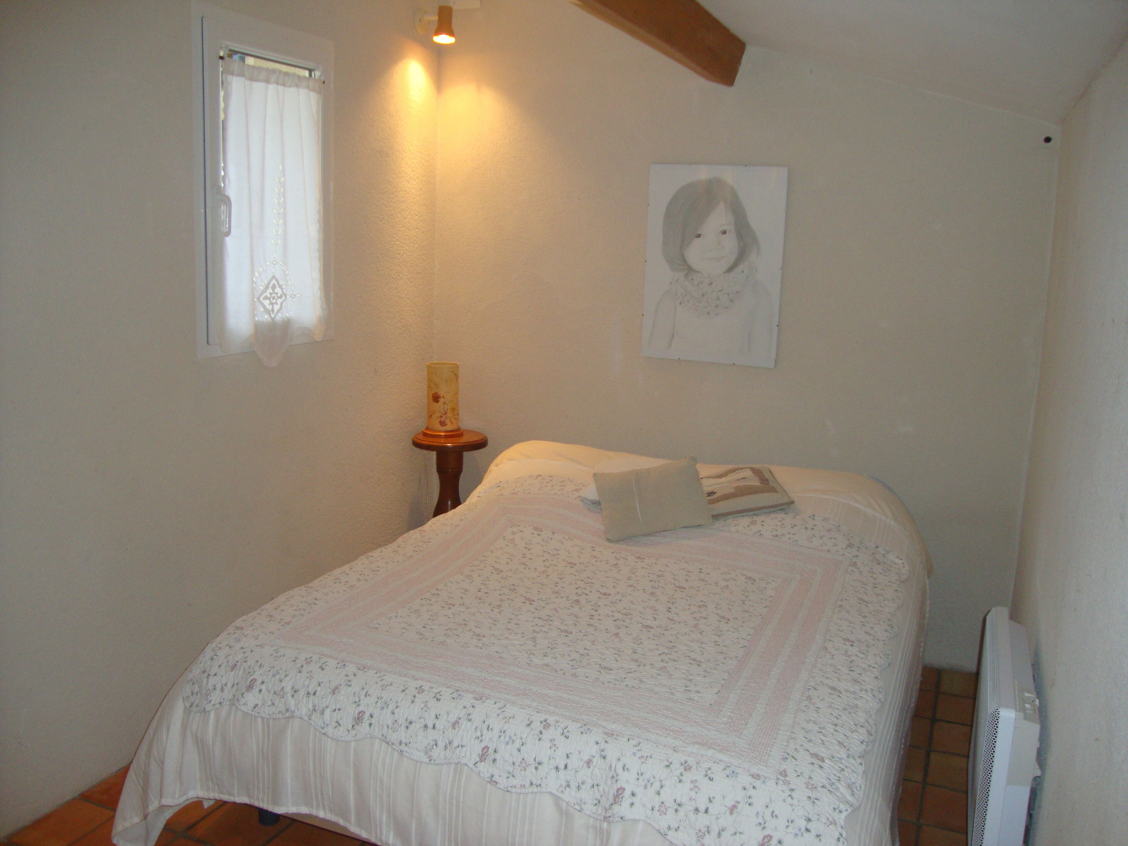 Cottage with pool in L'Isle Sur La Sorgue