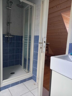 Bathtub, hair dryer, soap, toilet paper - TYPICAL BRETON HOUSE classified 2 stars (Crozon)