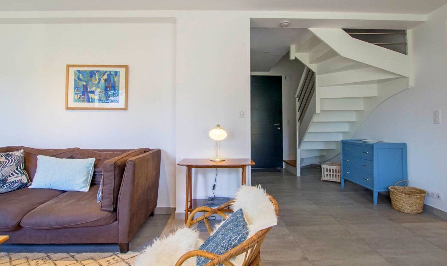 close to the port and shops