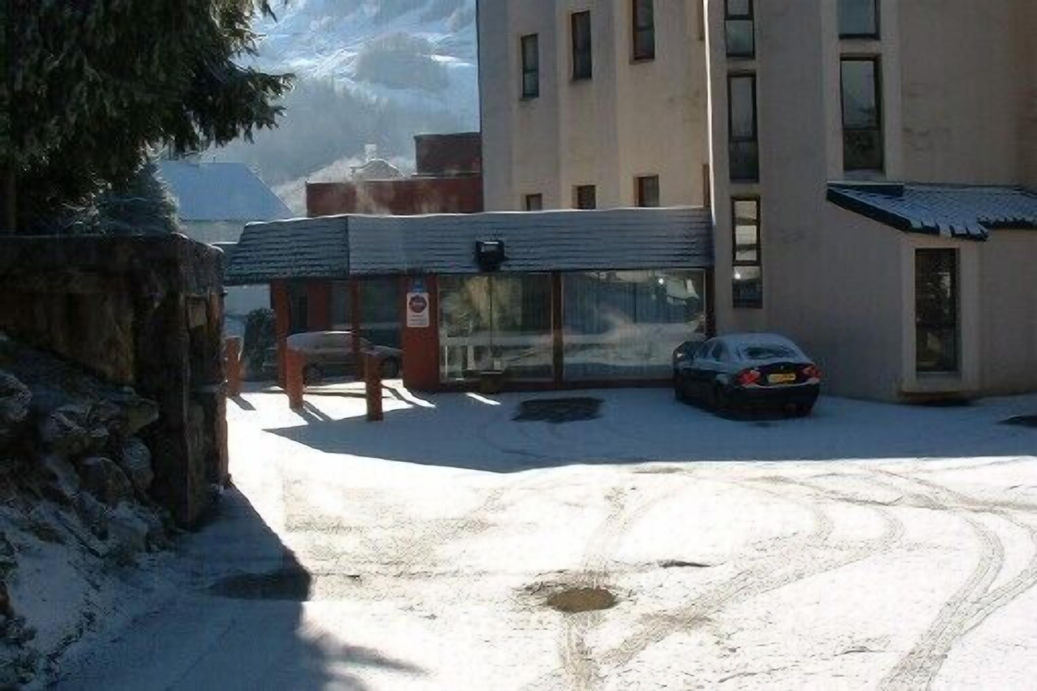 Nice studio at the bottom of the slopes, sleeps 4, nice prices