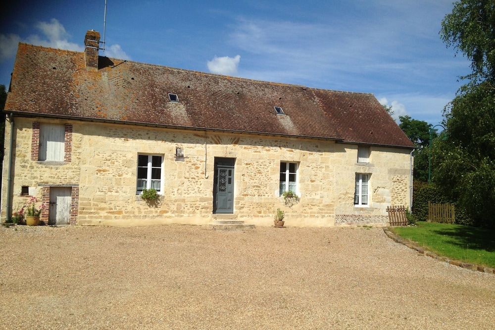 GITE. COUNTRY HOUSE WITH CHILDREN'S SHACK BETWEEN MORTAGNE LE MELE SEES
