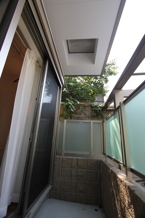 1 bedroom, individually decorated, individually furnished