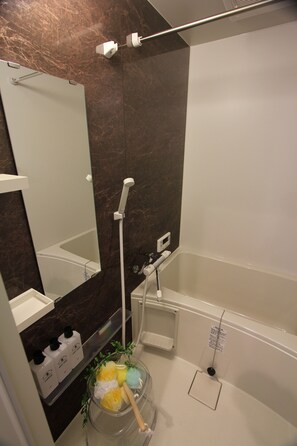 Basic Room (102) | Bathroom | Separate tub and shower, deep soaking tub, free toiletries, hair dryer