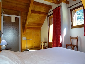 4 chambres, fer et planche à repasser, Wi-Fi, literie fournie