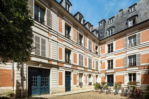 furnished luxury apartment within 50 meters of the Palace of Versailles