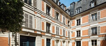 furnished luxury apartment within 50 meters of the Palace of Versailles