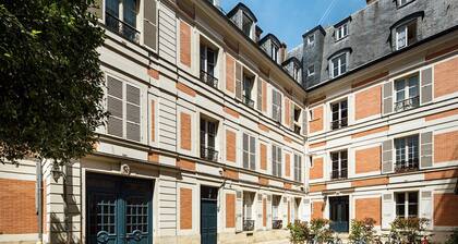 furnished luxury apartment within 50 meters of the Palace of Versailles